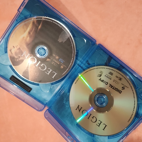 Legion Blu-Ray 2 Disc Set EUC - Picture 4 of 5